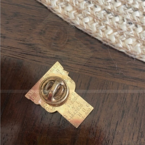 Vintage Walmart 6 Year Associate Pin
Good condition - Picture 2 of 3